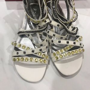 Report cure sandals